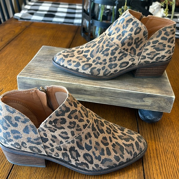 NWOT Lucky Brand Leopard Booties 7.5 - Picture 1 of 4